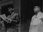bung-karno-dan-bung-hatta-membacakan-teks-proklamasi.jpg