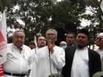 buni-yani-berorasi-usai-menjalani-sidang-kedua_20170620_164256.jpg