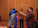 bupati-bolmut-depri-pontoh-buka-bimtek.jpg