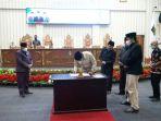 bupati-bolmut-drs-hi-depri-pontoh-menghadiri-sidang-paripurna-dprd-dalam-rangka.jpg