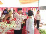 bupati-bolsel-h2m-melantik-sangadi-di-pinolosian_20180727_110513.jpg