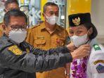bupati-joune-ganda-menyambut-kenny.jpg