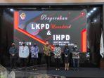 bupati-kabupaten-bolmong-yasti-soepredjo-mokoagow-menyerahkan-lkpd-tahun-2020.jpg