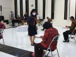 bupati-memantau-langsung-jalannya-tahapan-job-fit-ppt-pratama-pemkab-sitaro.jpg