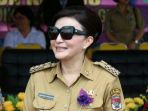 bupati-minahasa-selatan-minsel-doktor-hc-christiany-eugenia-paruntu-se_20180521_112636.jpg