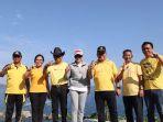 bupati-minsel-di-sela-sela-kegiatan-jumat-bersih-545456.jpg