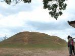 candi-abang-ini-bisa-jadi-merupakan-candi-satu-satunya-yang-berbentuk-unik.jpg