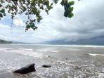 cuaca-buruk-yang-terjadi-di-pantai-kalasey-minahasa-hdfhfdhfgh.jpg