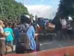 detik-detik-warga-terdampak-gempa-jarah-mobil-bantuan-untuk-korban-di-palu-dan-donggala_20181001_210548.jpg