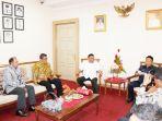 direktur-bisnis-regional-sulawesi-pt-pln-persero-syamsul-huda-kedua-dari-kiri-577.jpg
