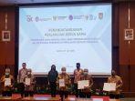 dirut-bsg-jeffry-am-dendeng-bersama-direksi-bpd-lainnya-45.jpg