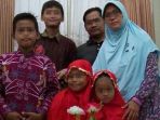 dita-supriyanto-bersama-istri-dan-keempat-anaknya_20180524_075402.jpg