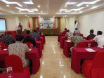 divisi-penyelesaian-sengketa-bawaslu-sulut-di-swis-belhotel-maleosan-32.jpg