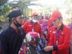 dpc-pdip-mebagikan-sembako-kepada-masyarakat.jpg