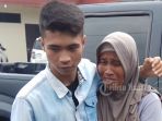 driver-online-grab-bike-rully-harun-bersama-ibundanya-saat-tiba-di-polres-minut-selasa-852018_20180508_184643.jpg