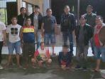 dua-pria-di-tomohon-tarung-pakai-parang.jpg