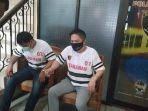 dua-tersangkah-yang-diamankan-oleh-polisi.jpg