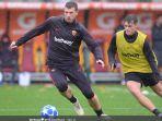edin-dzeko-penyerang-as-roma.jpg