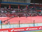 fans-jump-marquez-pedrosa.jpg