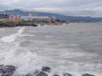 foto-ilustrasi-cuaca-ekstrem-di-teluk-manado-prakiraan-cuaca-sulut.jpg