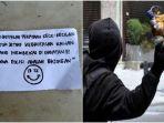 foto-kertas-bertuliskan-pesan-dari-pelempar-bom-molotov.jpg