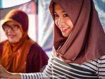 furaida-nur-afifah-penjual-nasi-sayur-sarjana-s1-di-alun-alun-kidul-keraton-solo-34734734.jpg