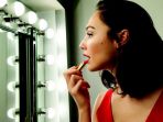 gal-gadot-menjadi-duta-kosmetik-revlon-terbaru_20180111_161321.jpg