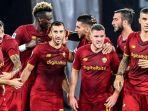 gelandang-as-roma-henrikh-mkhitaryan-c-l-merayakan-dengan-rekan-satu-timnya.jpg