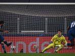 gelandang-portugal-fc-porto-sergio-oliveira-kiri.jpg