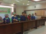 gibran-rakabuming-didampingi-sang-ibu-iriana-jokowi.jpg