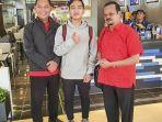 gibran-rakabuming-tengah-bersama-dua-kandidat-calon-wali-kota-solo.jpg