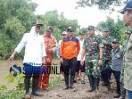 gubernur-khofifah-indar-parawansa-turun-langsung-meninjau-penyebab-banjir-madiun.jpg
