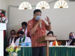 gubernur-olly-dondokambey-dan-uang-rp-600-ribu.jpg