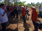 gubernur-olly-kukuhkan-korporasi-petani-kelapa.jpg