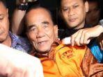 gubernur-riau-annas-maamun-ketika-digiring-kpk-ke-rutan-guntur-2363467347.jpg