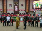 gubernur-sulut-olly-dondokambey-menerima-piagam-rekor.jpg