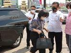 heriyanti-anak-akidi-tio-tiba-di-mapolda-sumsel-senin-282021.jpg