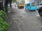 hujan-deras-dan-banjir-terjadi-di-kecamatan-sario-kota-manado-kamis-160721.jpg