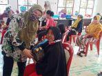 istri-pjs-bupati-bolsel-ajak-masyarakat-buat-masker-secara-mandiri.jpg