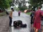 jatuh-dari-motor-karena-rok.jpg