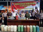 jelang-natal-polres-tomohon-musnakan-350-liter-miras.jpg