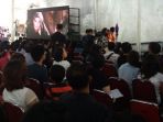 jemaat-gereja-katedral-saat-menyaksikan-the-passion-of-the-christ_20180330_123541.jpg