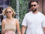jennifer-lawrence-hamil-anak-pertama-dengan-cooke-maroney.jpg