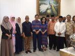 julyeta-runtuwene-beri-penghargaan-kader-kaum-perempuan-dalam-peringatan-bulan-bhakti.jpg