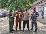 kajari-agustiawan-bagikan-masker-kepada-warga-121212121.jpg