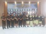 kajari-tomohon-alfonsius-loe-mau-berfoto-bersama-jajaran-kejari-tomohon-hfghyu78678678.jpg