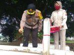 kapolres-kotamobagu-akbp-prasetya-sejati-sik-taburi-bunga-makam-pahlawan.jpg