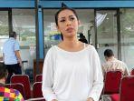 karen-pooroe-siap-tempuh-jalur-hukum-dan-lapor-ke-polisi-kejanggalan-zefania-carina-meninggal.jpg