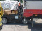kecelakaan-antara-pikap-dan-trailer-2w36236.jpg