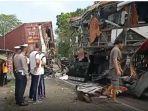 kecelakaan-bus-yang-menabrak-truk-tronton-di-jalan-raya-kulonprogo-purworejo.jpg